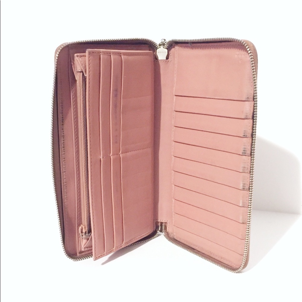 ♦️SOLD♦️Gucci pink embossed monogram wallet - Picture 5 of 8